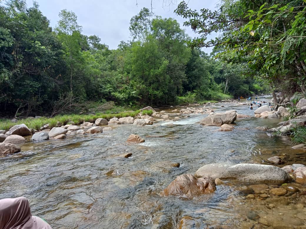 Taman Rekreasi Lubuk Kain yang terletak di Sungai Bangan, Kampung Shukor, Dungun, Terengganu yang terkenal dengan kejernihan air terjun ibarat kristal dan keindahan alam semula jadi bagaikan memanggil-memangil pengunjung.