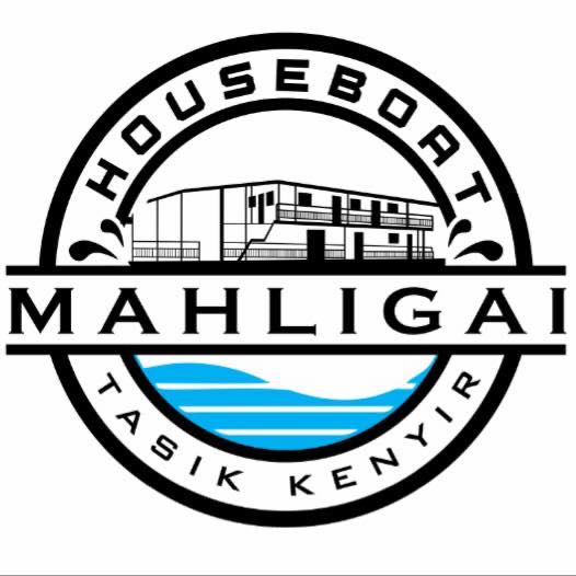 Mahligai Houseboat
