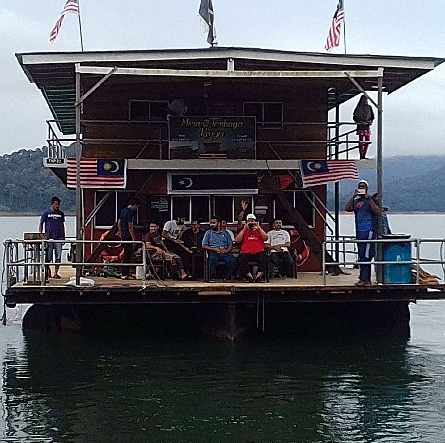 Meranti Tembaga Houseboat