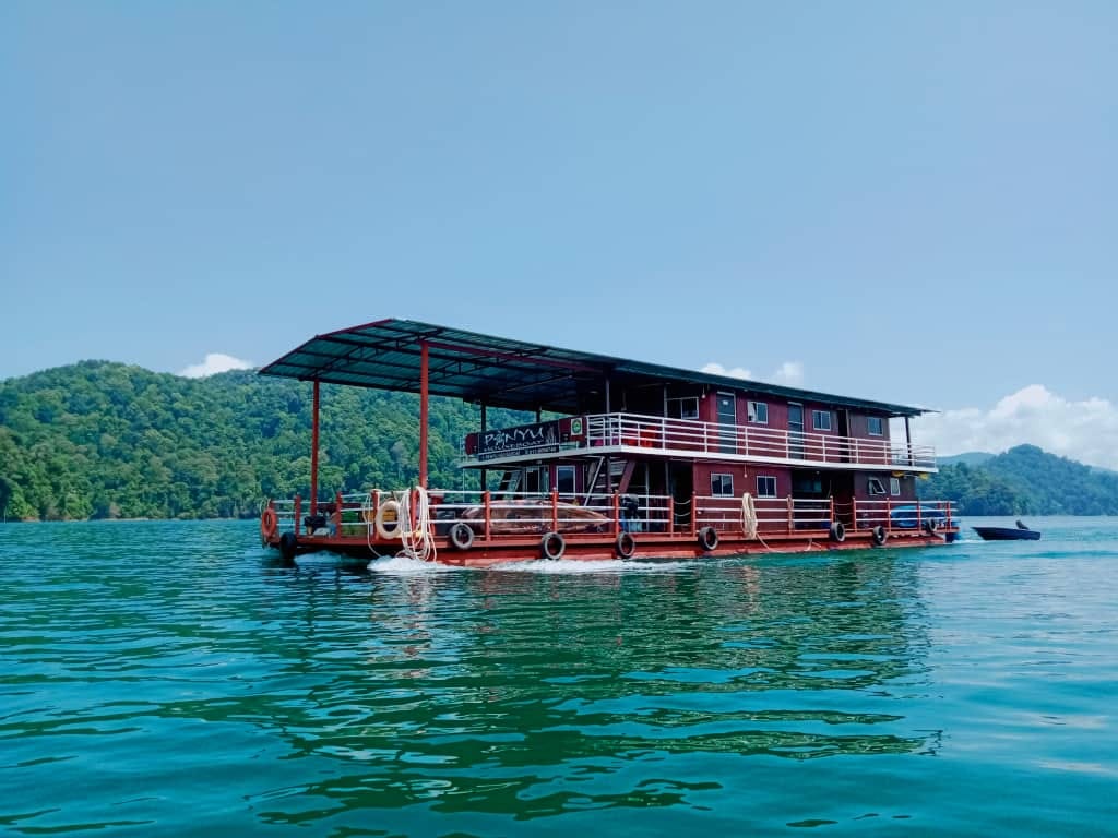 Penyu Houseboat