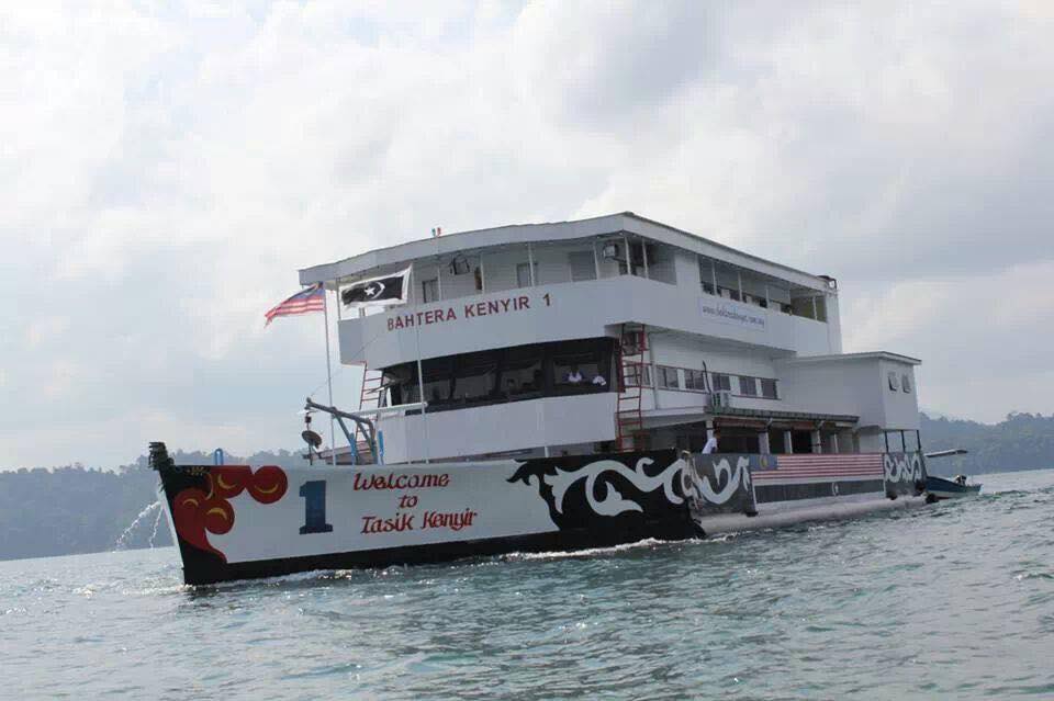 Bahtera Kenyir Houseboat