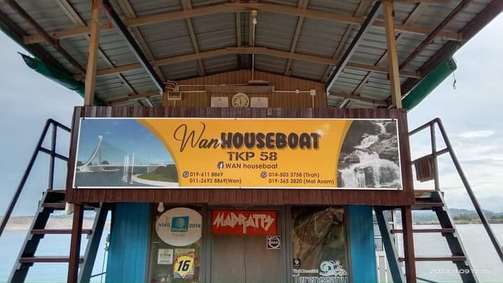 Wan Houseboat