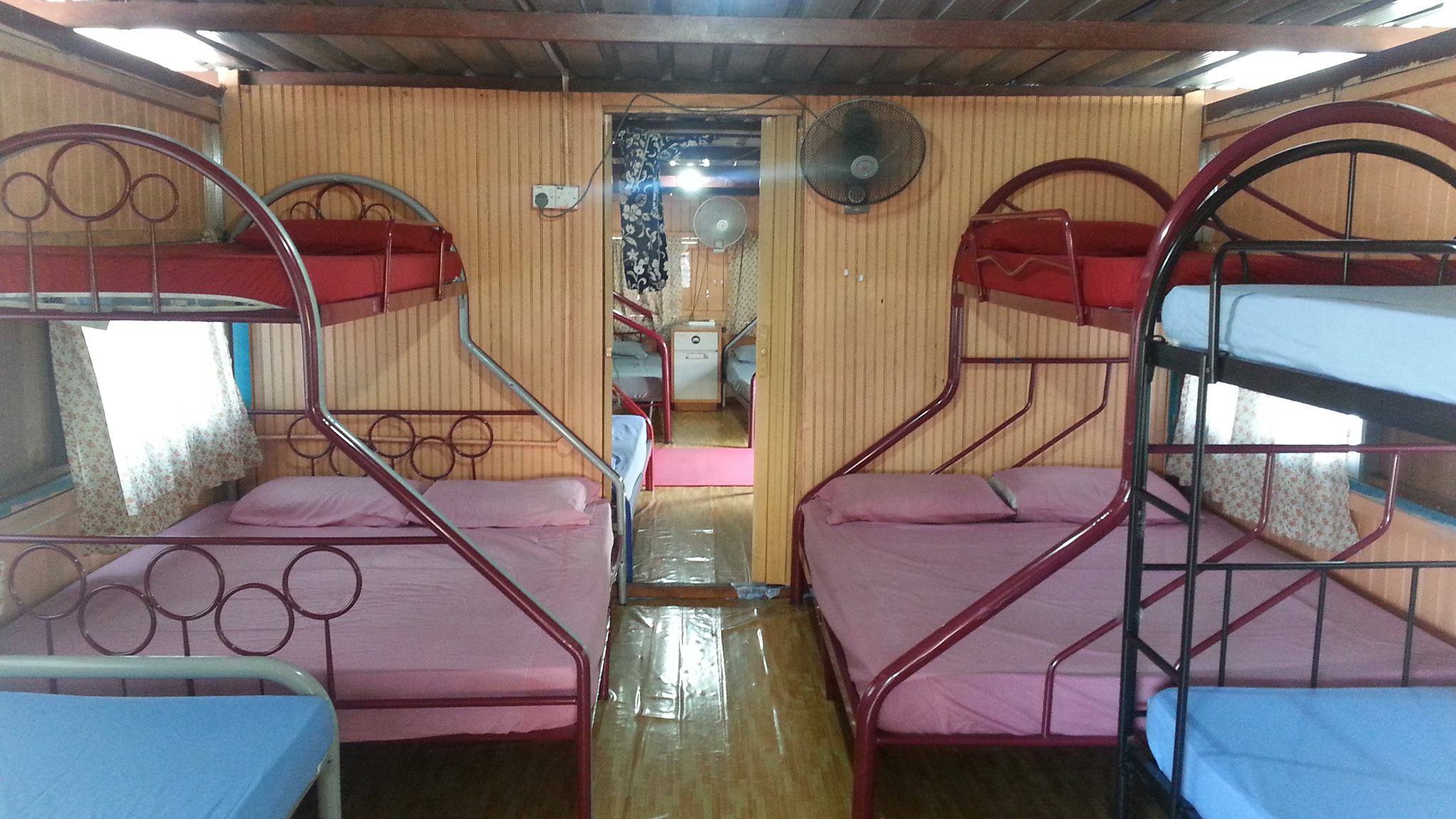 Sri Gagau Kenyir Houseboat